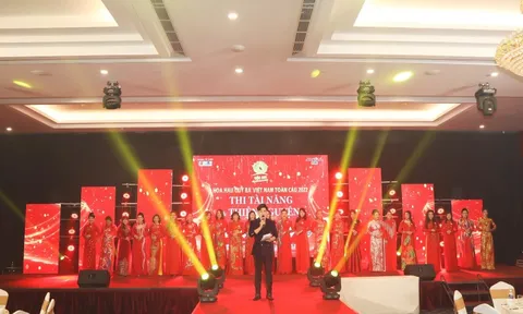 Thí sinh Lê Thị Thúy Hằng xuất sắc mang về danh hiệu “Người đẹp áo dài” của Hoa hậu Quý bà Việt nam Toàn cầu 2022