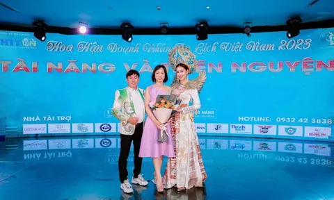 Doanh nhân Lê Thị Khánh Vân đấu giá ủng hộ quỹ thiện nguyện của cuộc thi Hoa hậu Doanh nhân Du lịch Việt Nam 2023