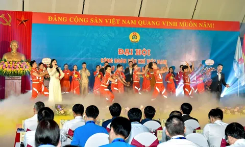 NSƯT Hương Giang cùng dàn sao tỏa sáng tại Chương trình Nghệ thuật “Âm Vang Biển Dầu”