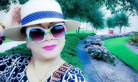 NỮ THI SĨ MANG HAI QUỐC TỊCH VIỆT - MỸ NHƯNG MỘT LÒNG HƯỚNG VỀ TỔ QUỐC