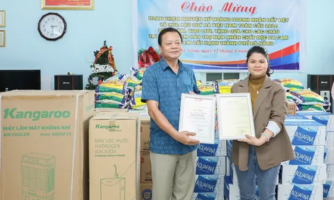 Giám đốc công ty Ngân Phú đồng hành tài trợ cùng trao tặng nhà tình thương