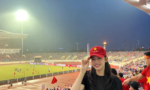 Dàn hoa, á hậu xinh đẹp trên sân Mỹ Đình cổ vũ U23 Việt Nam đá chung kết SEA Games
